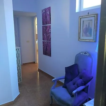 Around The Corner Colosseo B&B-2